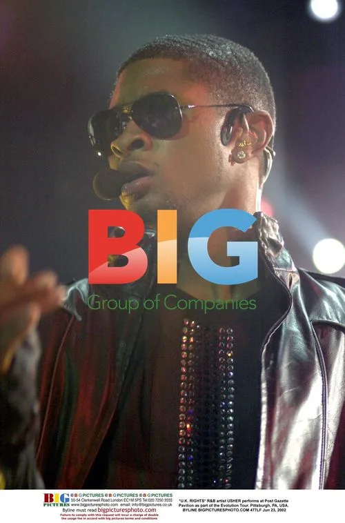 USHER Performs in Pittsburgh