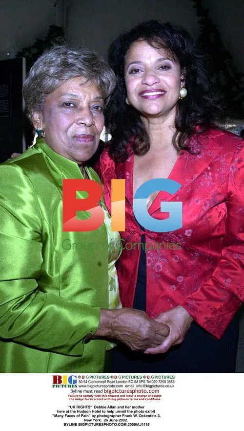 Debbie Allan and mother at photo exhibit unveiling