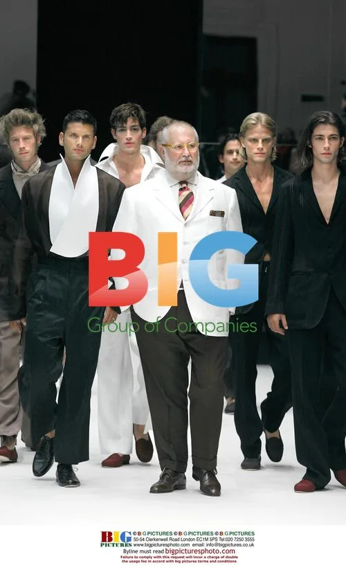 Gianfranco Ferré Spring/Summer 2003 Fashion Show