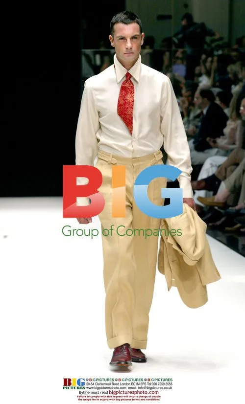 Gianfranco Ferre Spring/Summer 2003 Fashion Show