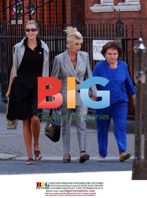 Ivana Trump and family arrive for lunch