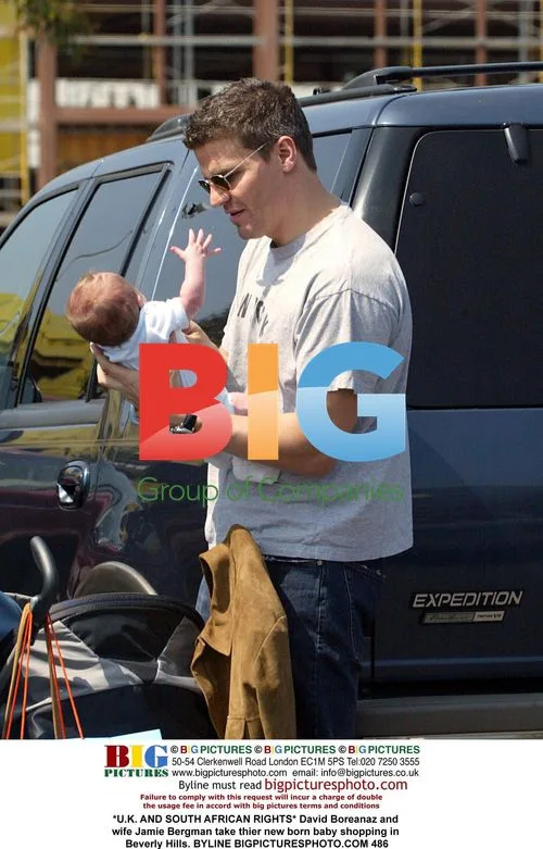 David Boreanaz and wife shop with newborn