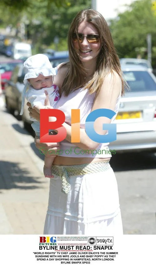 Jamie Oliver Enjoys Day Out with Family
