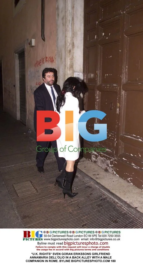 Sven Goran Eriksson's girlfriend in Rome alley