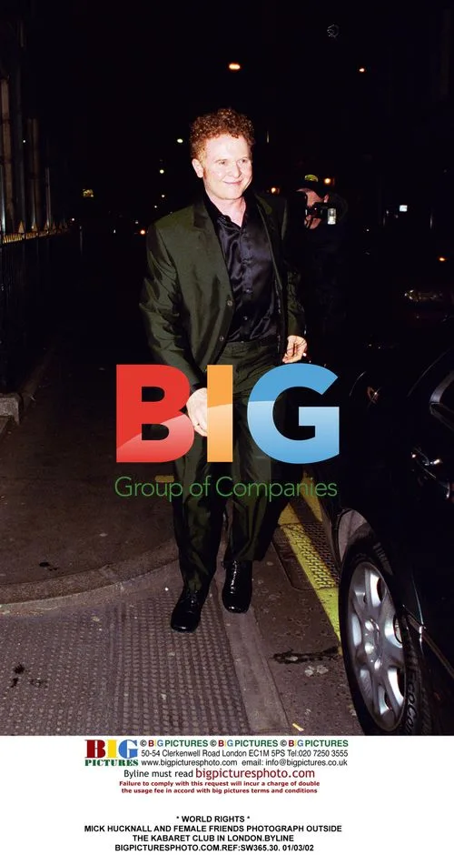 Mick Hucknall and Female Friends at Kabaret Club