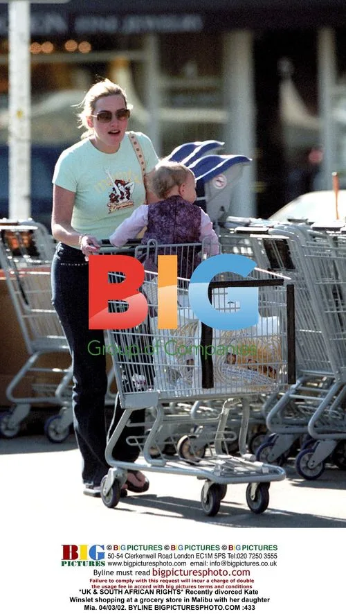 Kate Winslet shopping with daughter Mia in Malibu