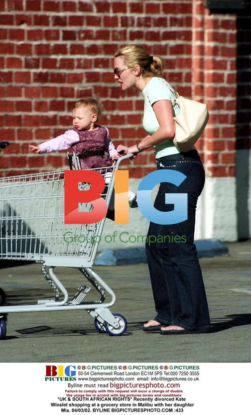 Kate Winslet shopping with daughter Mia in Malibu