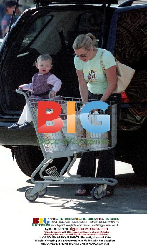 Kate Winslet shopping with daughter Mia in Malibu