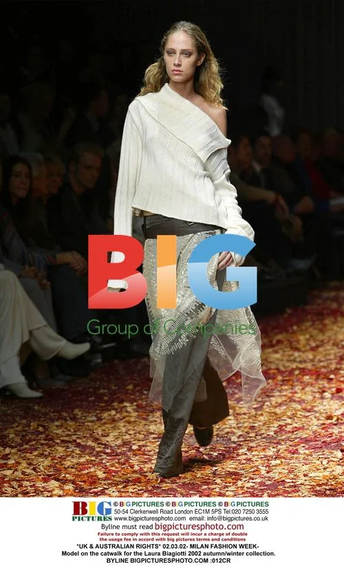 Laura Biagiotti 2002 AW Fashion Show
