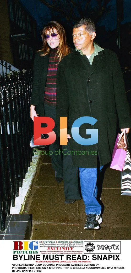 Liz Hurley Shops in Chelsea with Minder