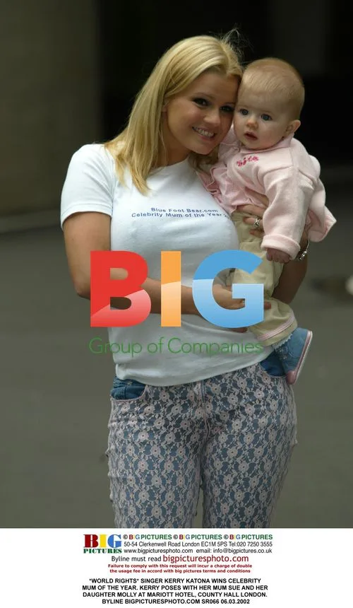 SINGER KERRY KATONA WINS CELEBRITY MUM OF THE YEAR