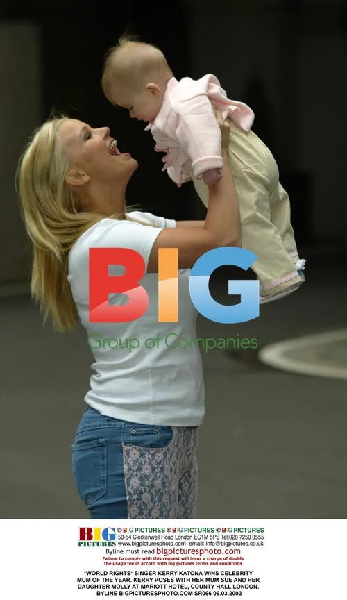 SINGER KERRY KATONA WINS CELEBRITY MUM OF THE YEAR