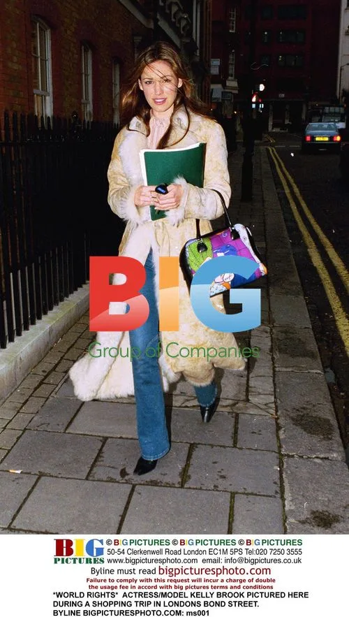 Kelly Brook Shopping in London