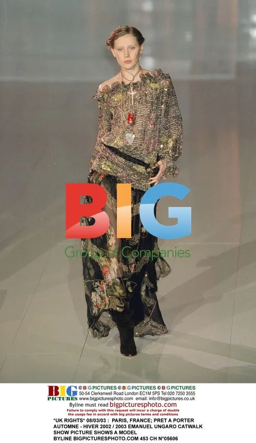 Emanuel Ungaro Autumn-Winter 2002/2003 Catwalk