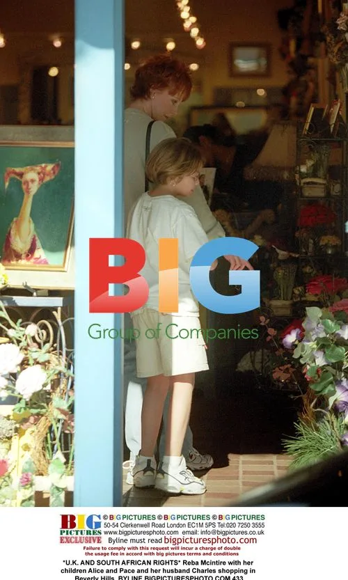 Reba Mcintire and Family Shopping in Beverly Hills