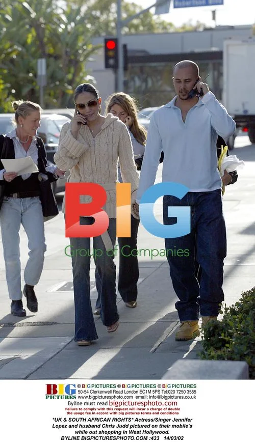 Jennifer Lopez and Chris Judd shopping