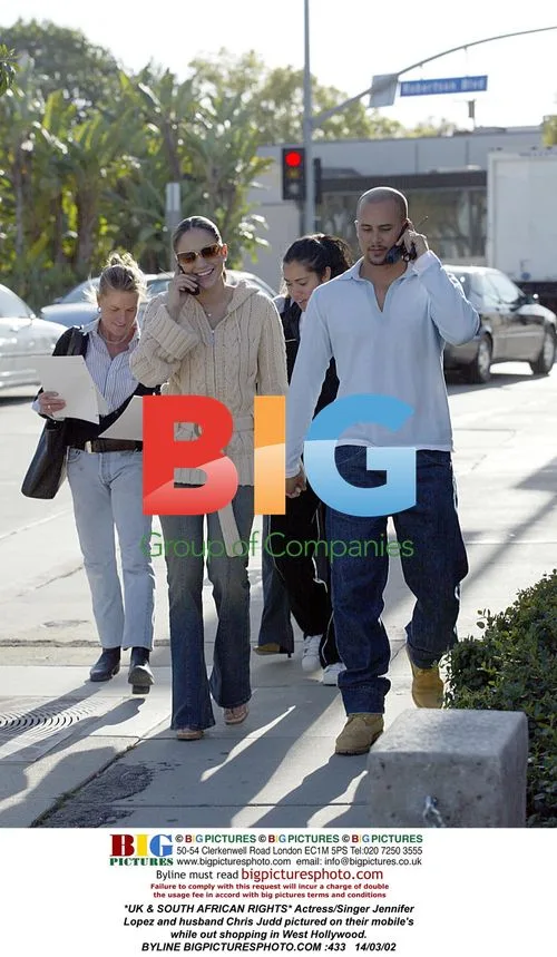 Jennifer Lopez and Chris Judd Shopping