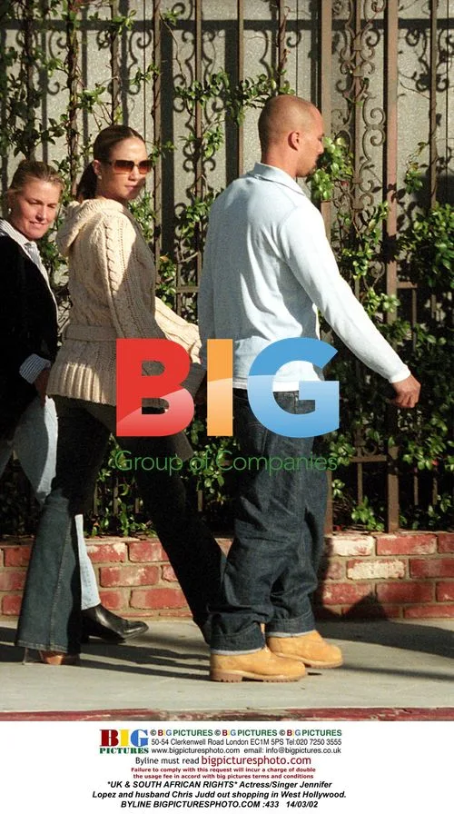 Jennifer Lopez and Chris Judd Shopping