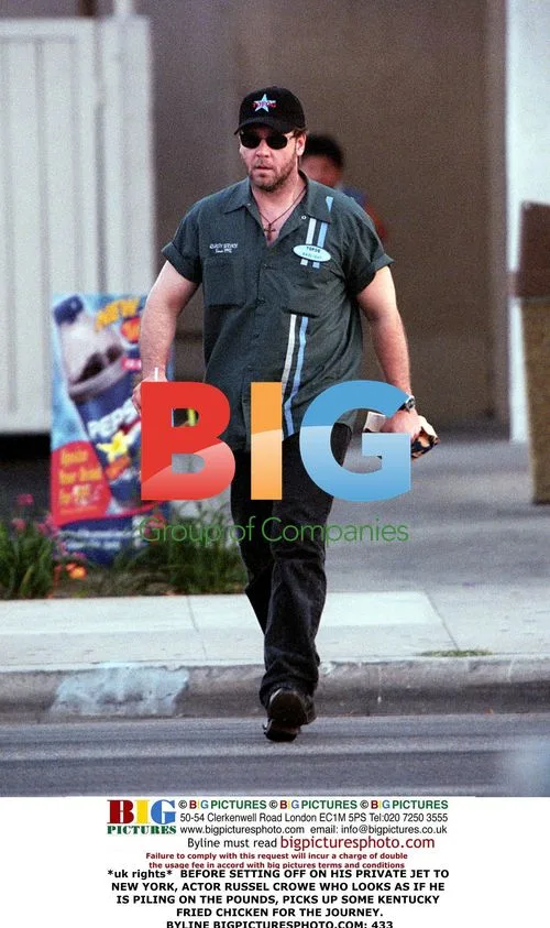 Russel Crowe Picks Up KFC Before Jet Trip