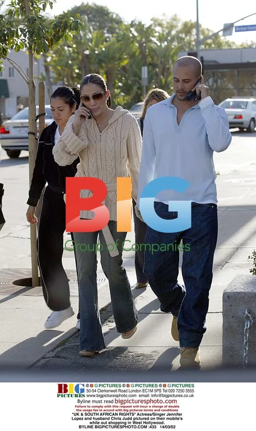 Jennifer Lopez and Chris Judd Shopping