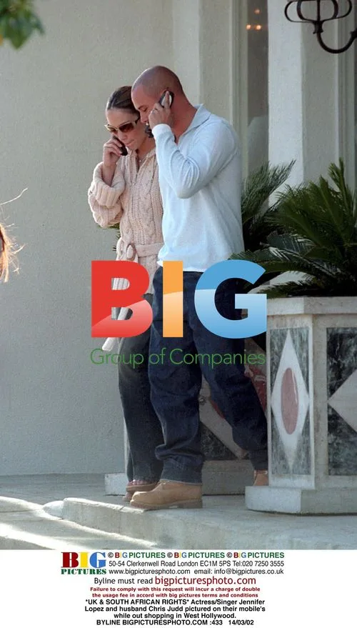 Jennifer Lopez and Husband Chris Judd Shopping