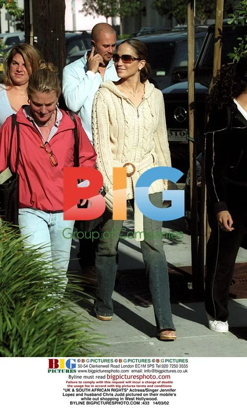 Jennifer Lopez and Chris Judd out shopping