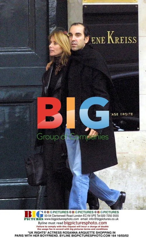 Rosanna Arquette Shopping in Paris