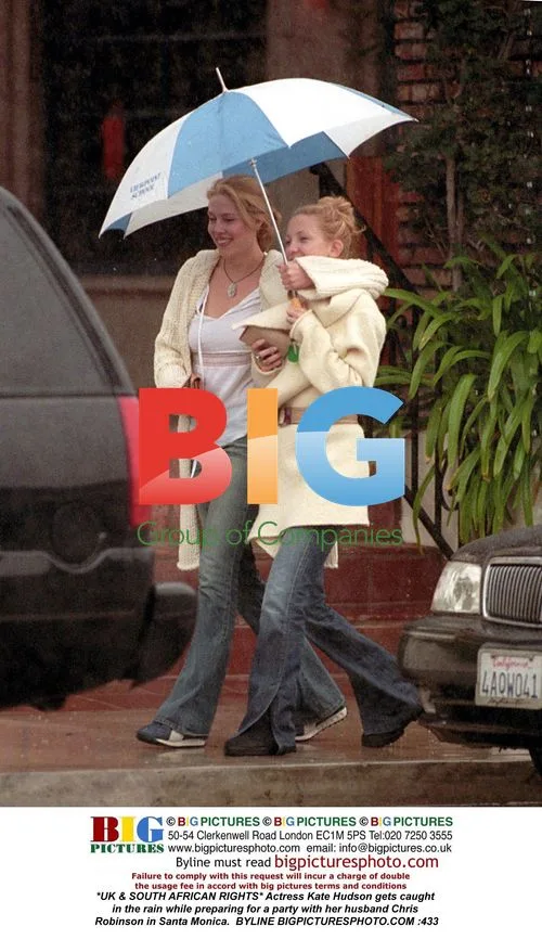 Kate Hudson caught in rain with husband