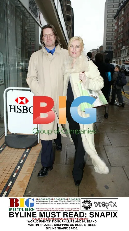 Fiona Phillips and husband Martin Frizzell shopping