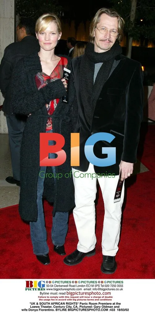Gary Oldman and wife Donya Fiorentino at Panic Room premiere
