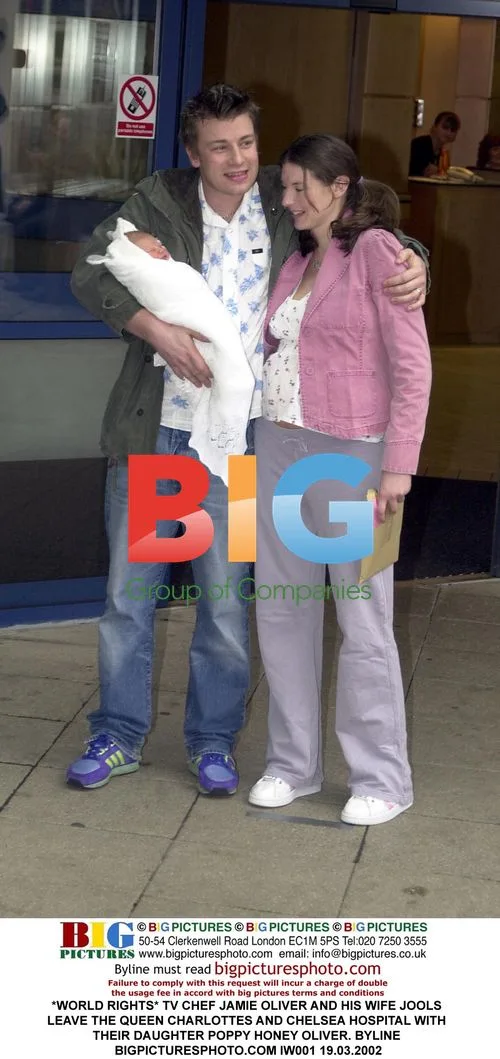 TV Chef Jamie Oliver and Wife Leave Hospital with Daughter