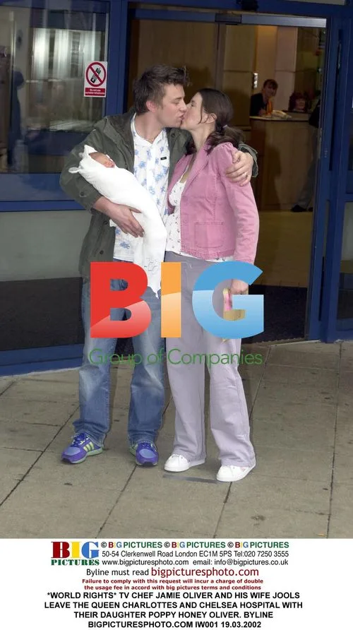 Jamie Oliver leaves hospital with daughter