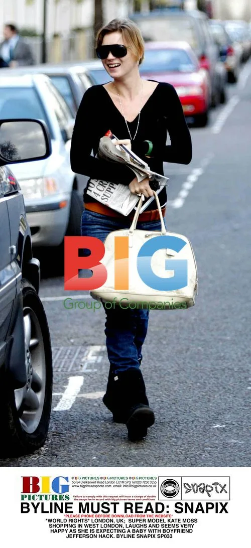 Kate Moss Shopping Happily in London