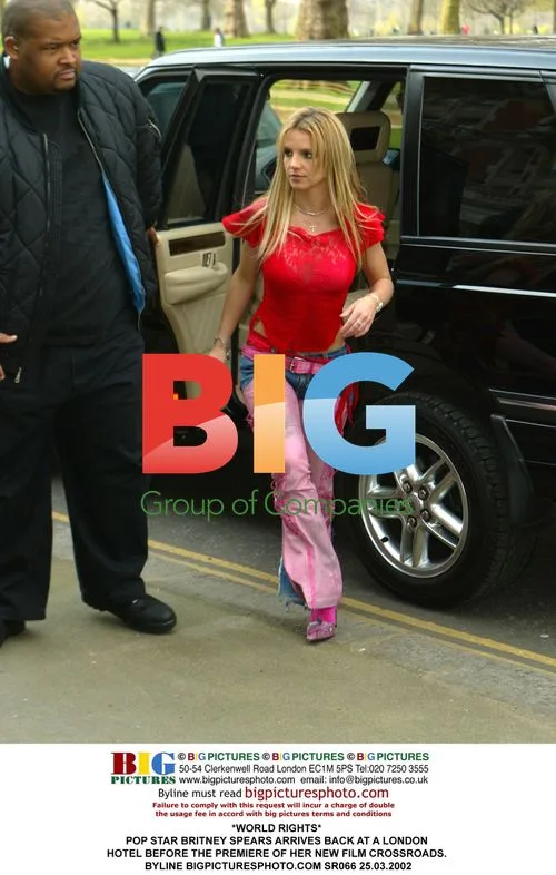 Britney Spears Arrives at London Hotel