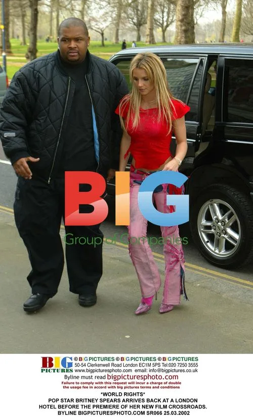 Britney Spears arrives at London hotel
