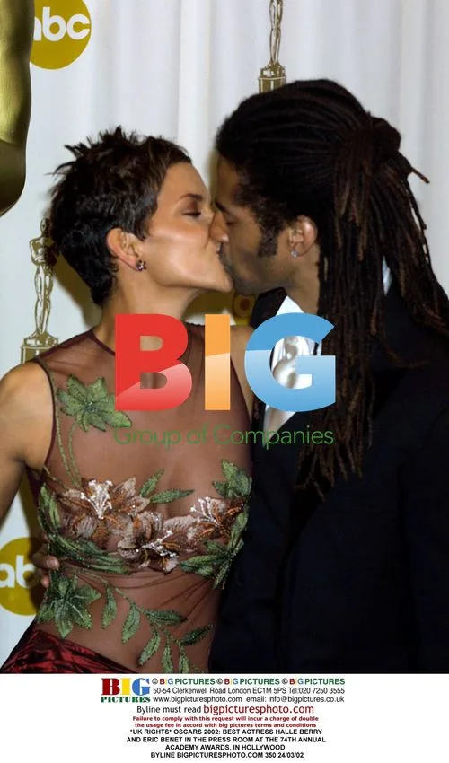 Halle Berry and Eric Benet at Oscars 2002
