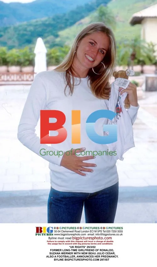 Suzana Werner announces pregnancy with new beau Julio Cesar