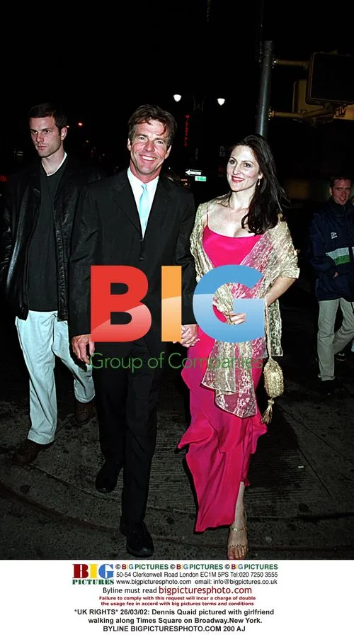 Dennis Quaid and girlfriend in Times Square