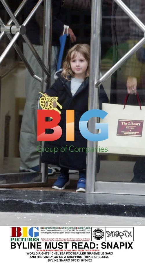 Graeme Le Saux goes shopping with family