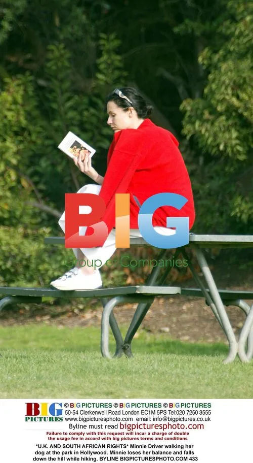 Minnie Driver falls while walking her dog