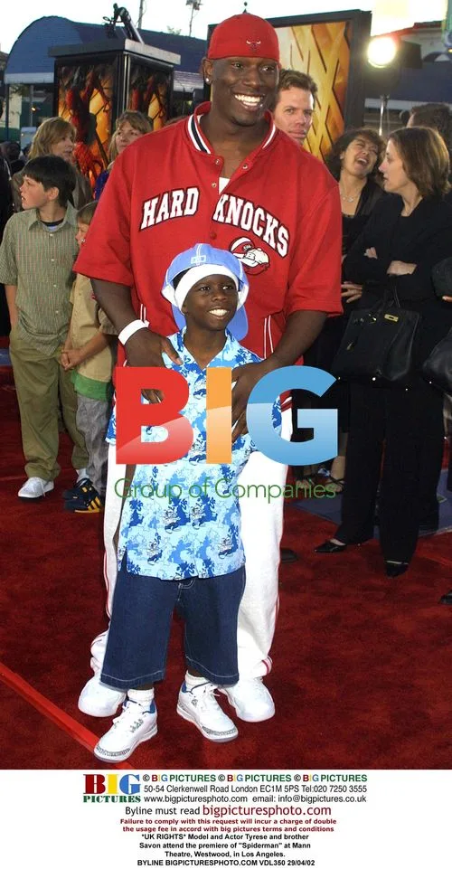 Tyrese and brother Savon at Spiderman premiere