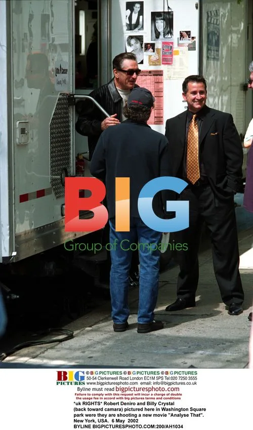 Robert Deniro and Billy Crystal on "Analyse That" film set