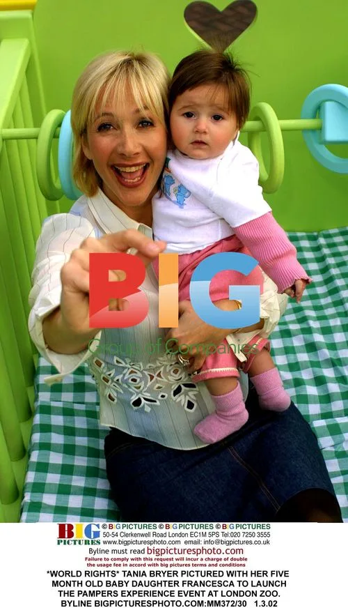 TANIA BRYER PICTURED WITH BABY DAUGHTER