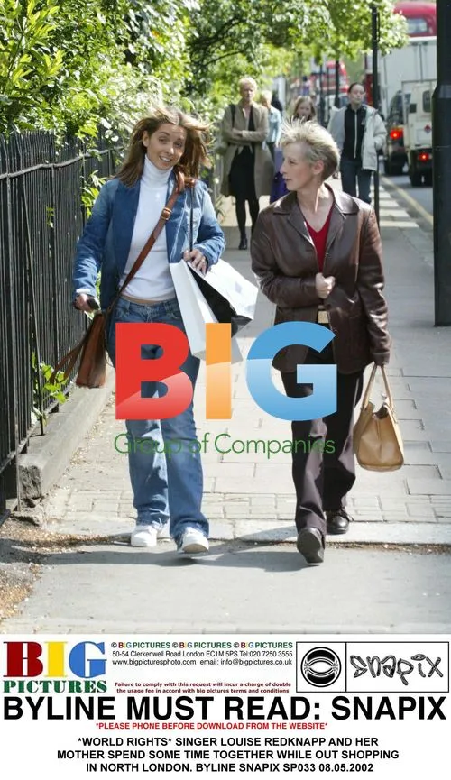 Louise Redknapp and Mother Shopping in London