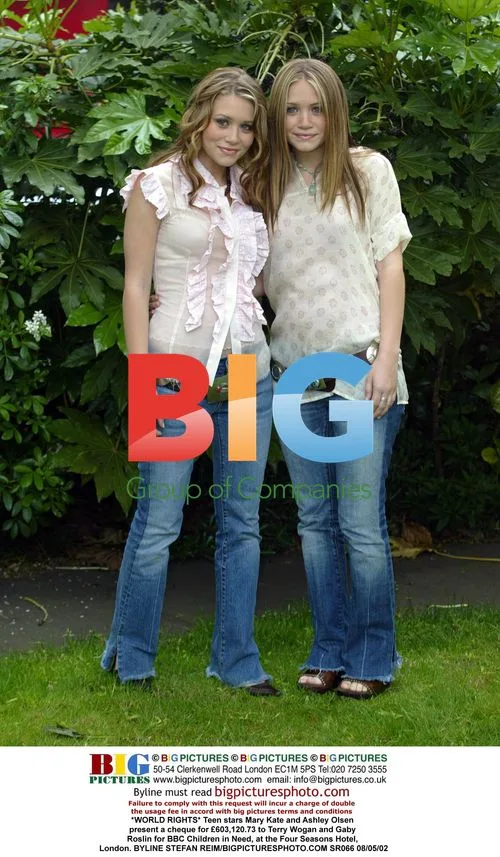 Olsen Twins Present Cheque for BBC Children in Need