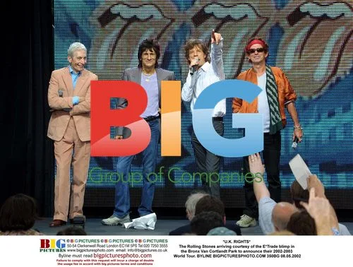 The Rolling Stones arrive via blimp for tour announcement