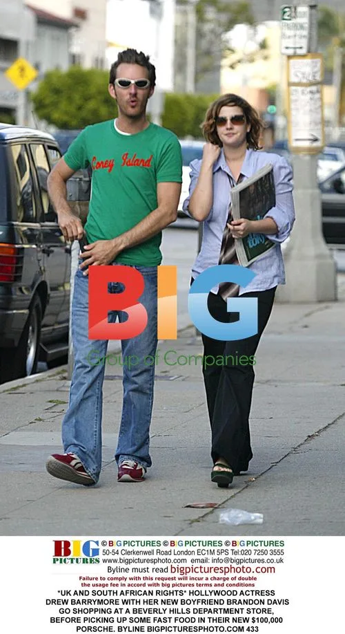 Drew Barrymore and Brandon Davis shopping