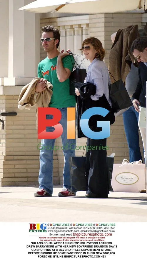 Drew Barrymore & Brandon Davis Shopping