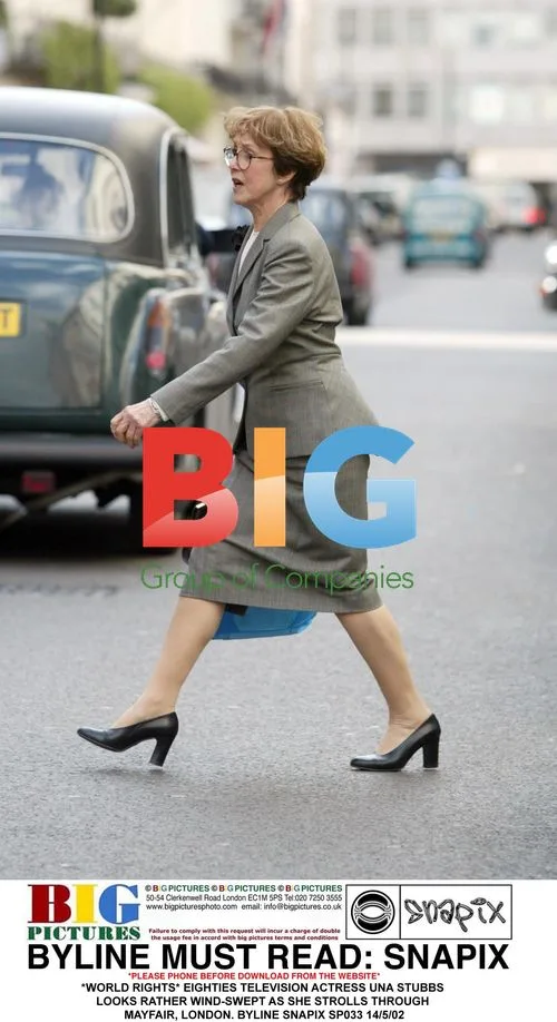 Una Stubbs Strolling in London