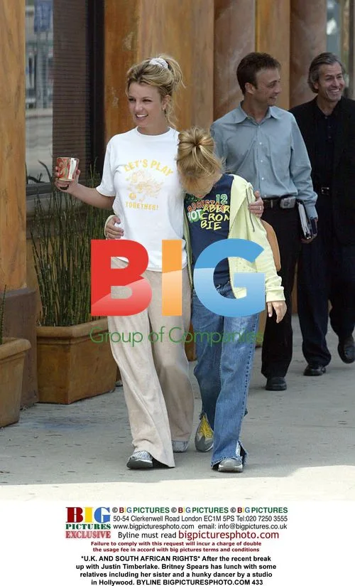 Britney Spears has lunch with relatives